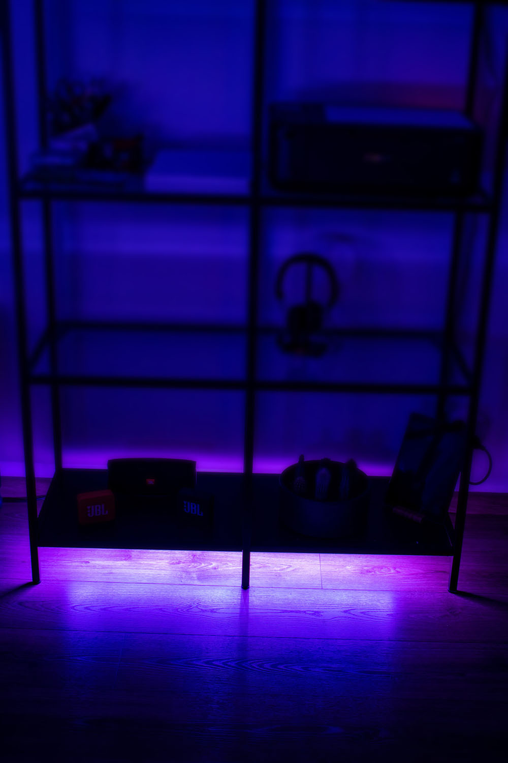 szafka z oświetleniem LED RGB
